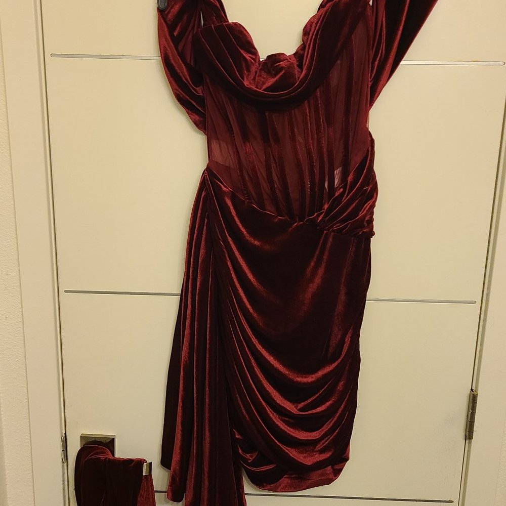 Miss Circle Velvet Dress with gloves